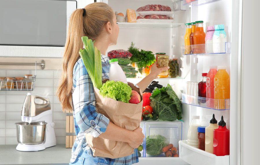Obilje sadja in zelenjave: tu so triki za shranjevanje v hladilniku